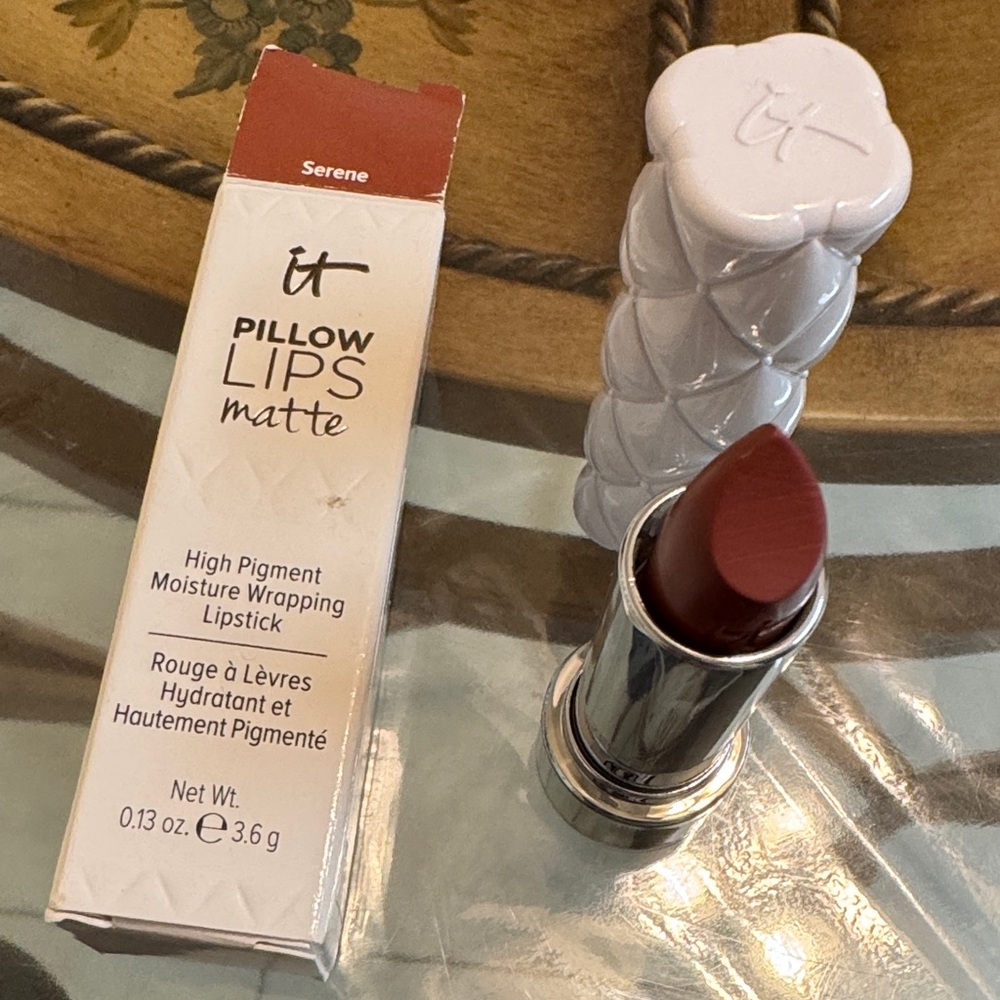 NWT IT Cosmetics Pillow Lips Matte Lipstick in Serene Red